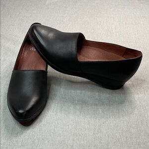 Dansko Shanda Women's Black Leather EU 38 Almond Toe Wedge Shoes Slip on Mule